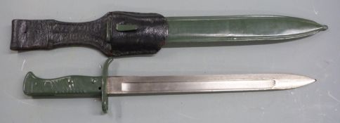 German 88/98 pattern all steel version bayonet with grooved grip, 30cm fullered blade, scabbard