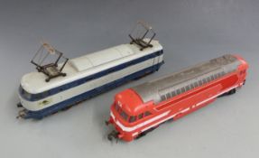 Two Lima 0 gauge electric model railway locomotives SNCF 67001 and E444054.