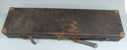 Black faux leather shotgun case with fitted interior, 77x23.5x8cm.