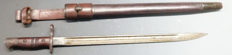British 1913 pattern sword bayonet Mk1, clear stamp to ricasso, 43cm fullered blade, with scabbard