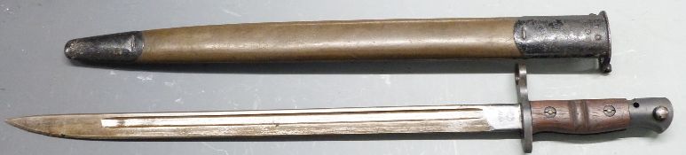 American 1917 pattern sword bayonet, some clear stamps to ricasso, 43cm fullered blade, scabbard and