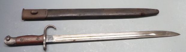 British 1907 pattern sword bayonet with hooked quillon and clean stamps to ricasso and pommel,