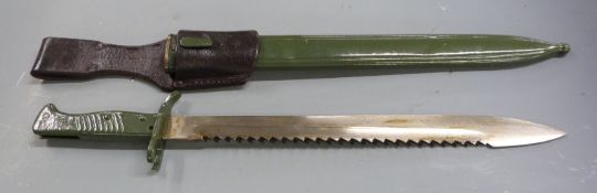 German 88/98 pattern Ersatz all steel version of the 98/05 sawback bayonet with grooved grip, 36cm