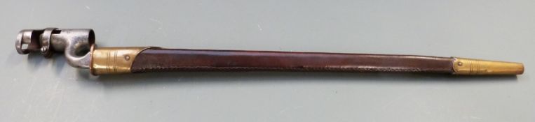 British 1853 pattern socket bayonet with W.D stamped to 43cm blade and indistinct 29 to socket,