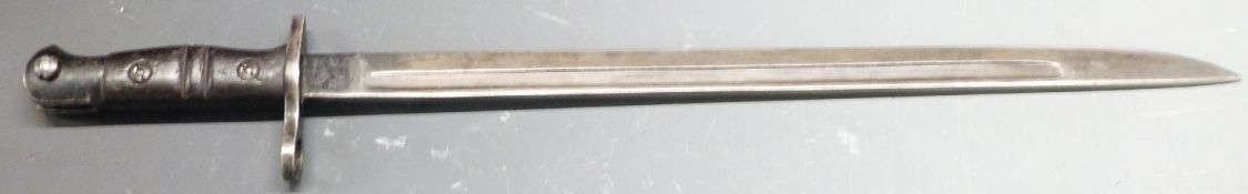 British 1913 pattern sword bayonet with some clear stamps to ricasso and hilt, 43cm fullered blade