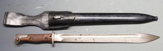 German 1898/05 pattern sawback bayonet, early type with part muzzle ring and no flashguard,