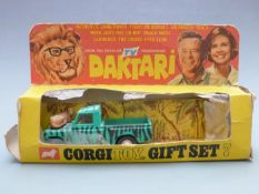 Corgi Toys diecast model Gift Set 7 Daktari Land-Rover with camouflage paint and tiger on the