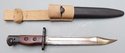 British No8 bayonet with 20cm fullered bowie style blade, scabbard and frog