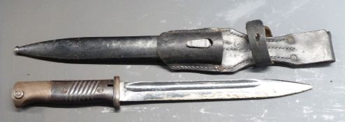 German 84/98 pattern bayonet with flashguard and grooved grips, Durkopp 8384 to ricasso and matching