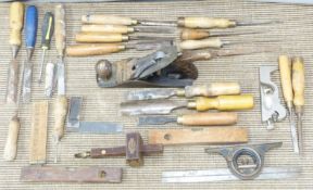 Large quantity of woodworking tools including Stanley no4 plane, no 92 plane, Marples scribe,