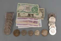USA Morgan Dollars for 1889 and 1903 together with a quantity of modern UK crowns, Kennedy half