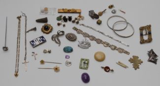 A collection of jewellery including silver hat pin set with mother of pearl and enamel, silver