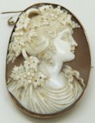 Victorian brooch set with a cameo depicting a young woman, 3.2 x 4.5cm