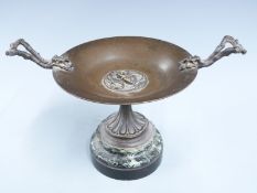 Jules Moigniez bronze tazza, the naturalistic handles decorated with beetles, the centre with two