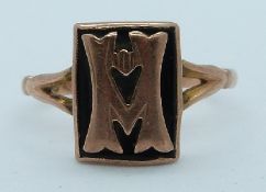 A 9ct rose gold ring set with the letter M, 2.2g, size O