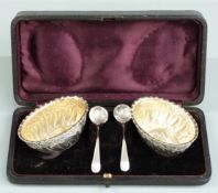 Cased pair of Victorian hallmarked silver open salts and spoons, salts Sheffield 1890 maker James