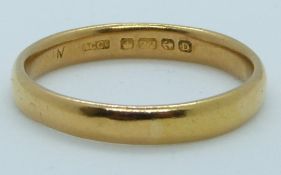 A 22ct gold wedding band/ring, 5.2g, size T