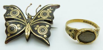 A 15ct gold mourning ring (3.4g), and a Victorian tortoiseshell inlaid brooch