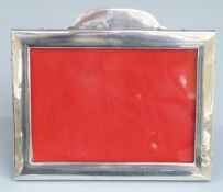 Mappin Brothers Edward VII hallmarked silver photograph frame to suit 7x5 inch photo, with leather