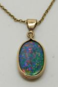 A 9ct gold necklace set with an opal doublet, 1.8g