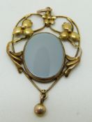 Edwardian 9ct gold pendant set with agate, 3.5g