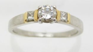 A platinum ring set with diamond of approximately 0.4ct and two princess cut diamonds each