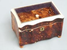 19thC tortoiseshell tea caddy with glazed bevel edged top, W14cm