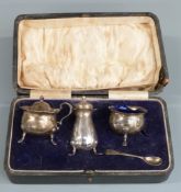 Cased three piece hallmarked silver cruet set, Sheffield 1931 maker Lee & Wigfull, weight