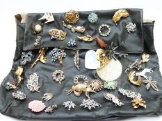 A collection of rings and vintage brooches