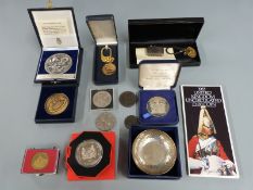 Hallmarked silver vesta, Chester 1914, white metal dish marked 925 diameter 7.5cm and various