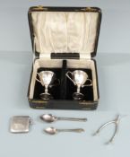 Pair of George V hallmarked silver trophy cups, Birmingham 1927 maker Martin Hall & Co Ltd, height