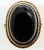A 9ct gold ring set with banded agate cabochon, 6.3g, size M/N