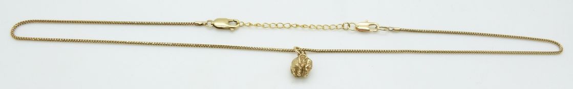 A 9ct gold elephant pendant and 9ct gold necklace, 9.4g