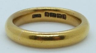 A 22ct gold wedding band/ ring, 7.1g, size J