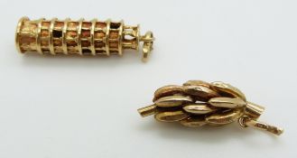 An 18ct gold pendant depicting the Leaning Tower of Pisa (4.9g) , and a yellow metal pendant