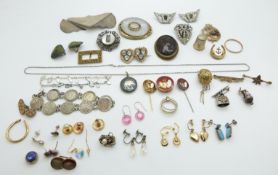 Victorian pinchbeck brooch, Victorian gold plated brooch depicting a harp, studs, Victorian buckle