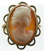 A 9ct gold ring st with a cameo, 3.4g, size M/N