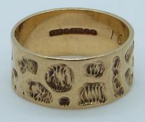 A 9ct gold ring with textured design, 4.4g, size Q