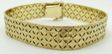 An 18ct gold bracelet with pierced textured decoration, 40.6g