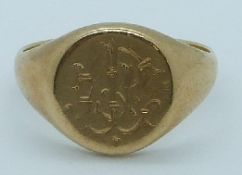 A 9ct gold signet ring, London 1947, 6.9g, size O