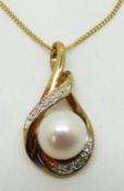 A 9ct gold pendant set with a pearl and diamond, 2.5g