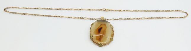 Victorian pendant set with agate on 9ct rose gold chain, 3g