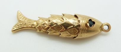A 9ct gold articulated fish pendant, 4g
