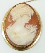 A 9ct gold brooch set with a cameo depicting a young woman, 5 x 6cm