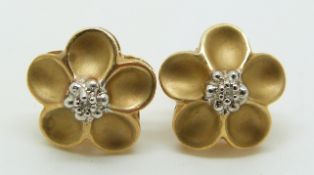 A pair of gold earrings in the form of a flower set with a diamond to each, 2.2g