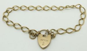A 9ct gold bracelet with heart clasp, 5.7g