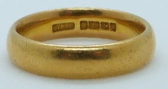 A 22ct gold wedding band, Birmingham 1926, 6.9g, size M