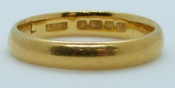 A 22ct gold wedding band, Birmingham 1930, 3.7g, size K