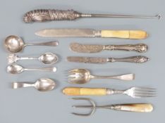 Collection of hallmarked silver cutlery, weight 85g together with various hallmarked silver bladed