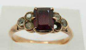 A 9ct gold ring set with a garnet in vintage box, 2.9g, size P